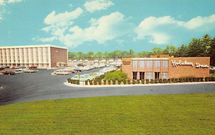 Holiday Inn - Dearborn Location (newer photo)